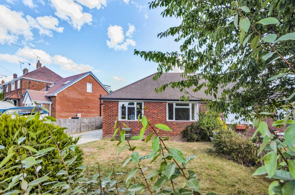 mitford-road-alresford-hampshire-so24-2-bed-bungalow-for-sale-300-000
