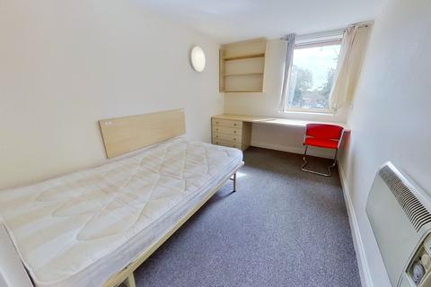 4 bedroom flat to rent - st Marks House, Woodhouse, Leeds