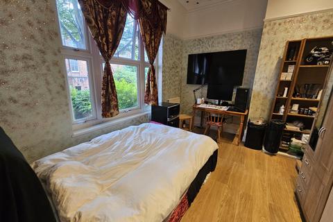 3 bedroom flat to rent, Clarendon Place, Leeds