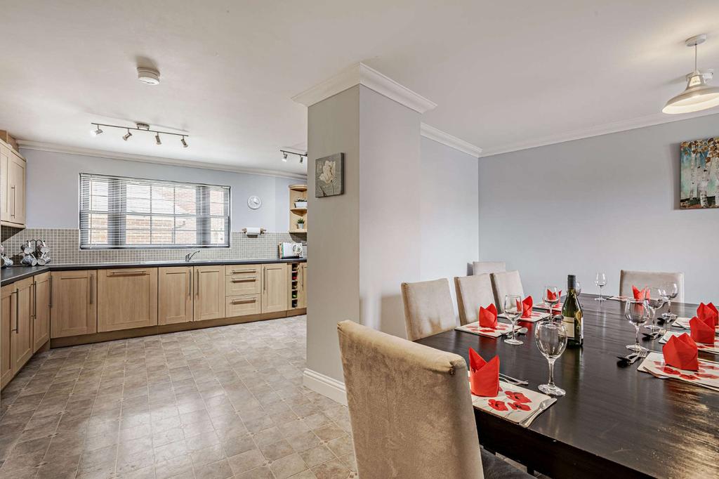 Kitchen/ Dining Room