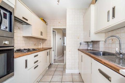3 bedroom end of terrace house to rent - Richards Avenue, Romford, RM7
