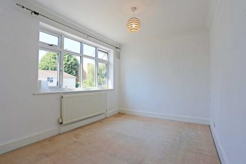 3 bedroom end of terrace house to rent - Richards Avenue, Romford, RM7