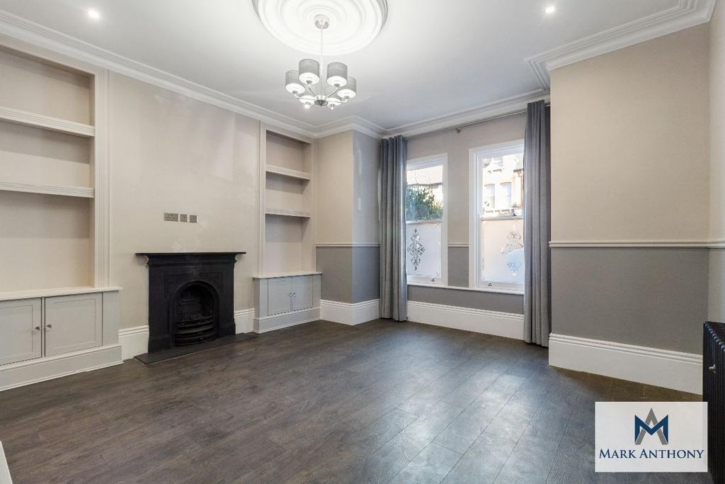 Clova Road, London E7 4 bed semidetached house £3,250 pcm (£750 pw)