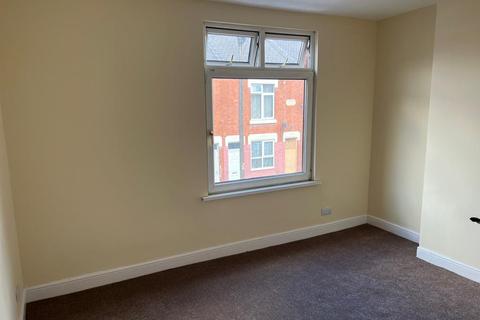 3 bedroom terraced house to rent - 3 Bed – Burfield Road, Leicester, LE4 6AQ. £950 PCM.