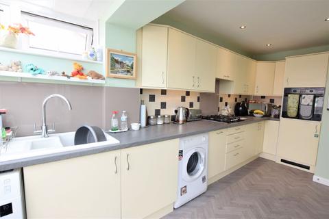 41 Credon Drive, Clacton-on-sea, CO15 4QX