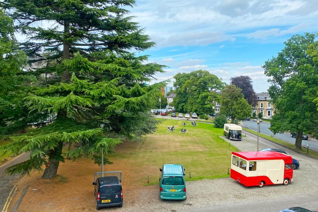 Swan Court, York Road, Harrogate 3 bed apartment - £425,000