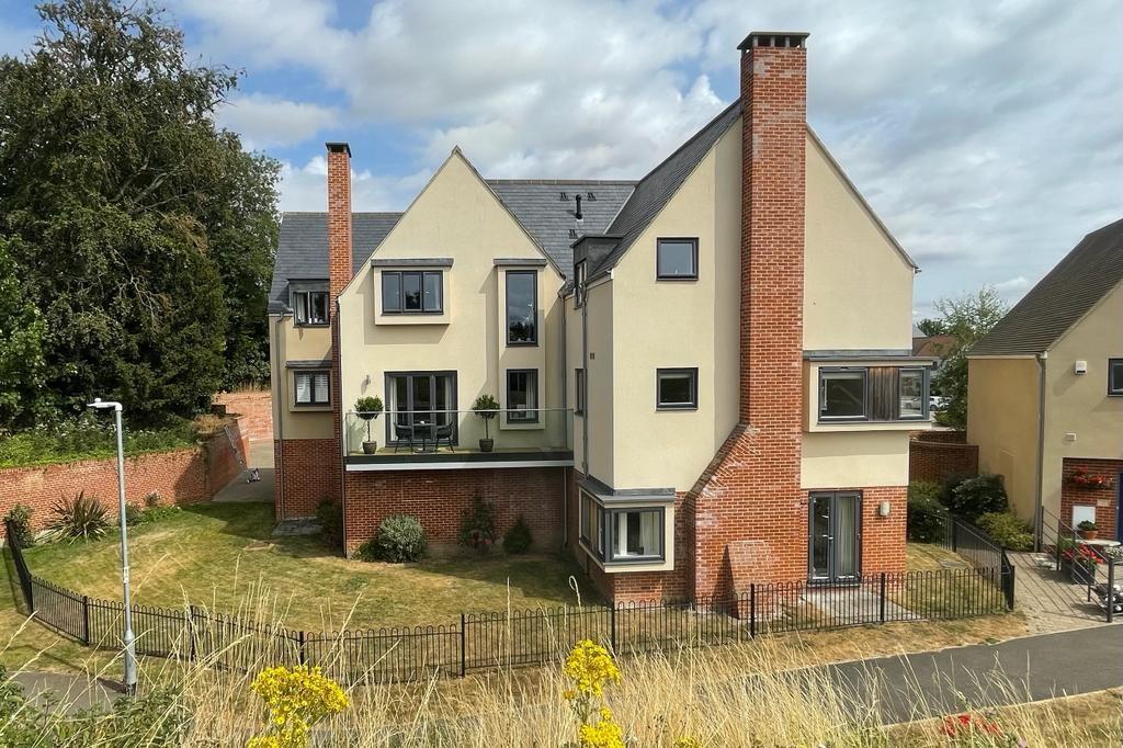 Old Station Close, Lavenham 2 bed apartment for sale £280,000