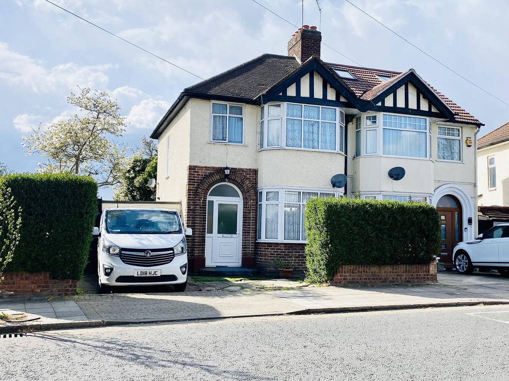 Allenby Road, Southall, Middlsesex, UB1 3 bed semidetached house £