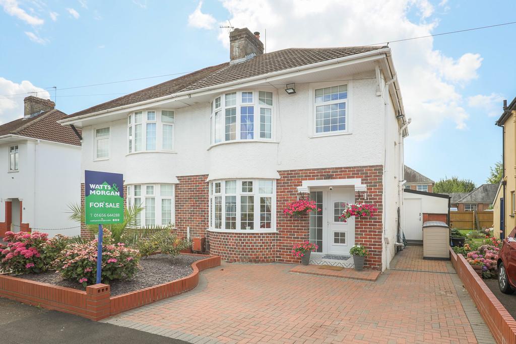 Mount Earl, Bridgend, Bridgend County... 3 bed semidetached house £