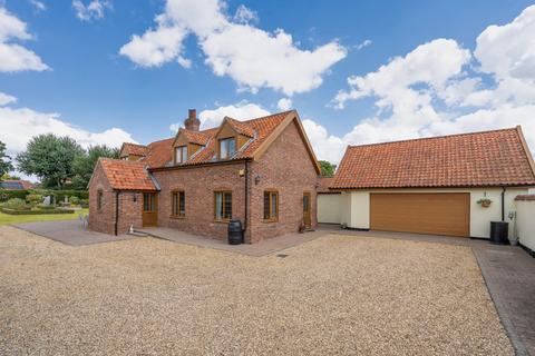 Hunters Lodge Common Road, Forncett St Peter, Norwich, NR16 1LQ