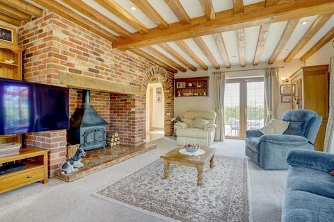Hunters Lodge Common Road, Forncett St Peter, Norwich, NR16 1LQ