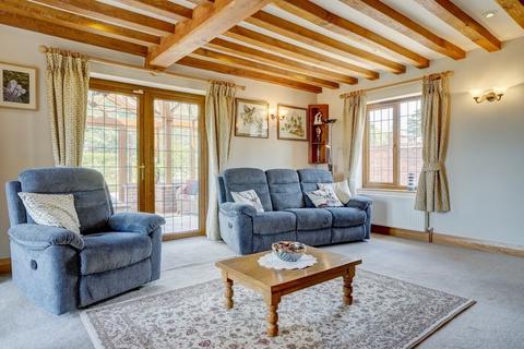 Hunters Lodge Common Road, Forncett St Peter, Norwich, NR16 1LQ