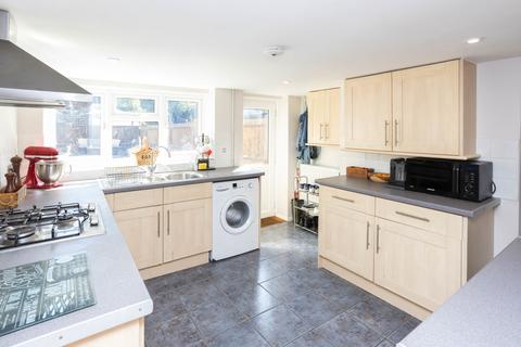 3 bedroom end of terrace house for sale - Ideally Located to Hawkhurst Shops