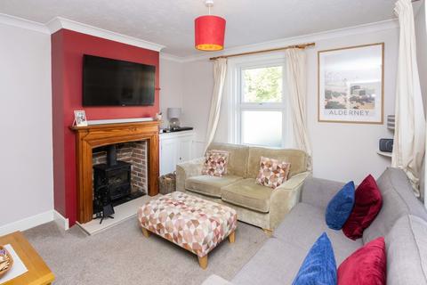 3 bedroom end of terrace house for sale - Ideally Located to Hawkhurst Shops
