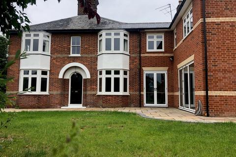 4 bedroom semi-detached house to rent - West Road, Bury St. Edmunds