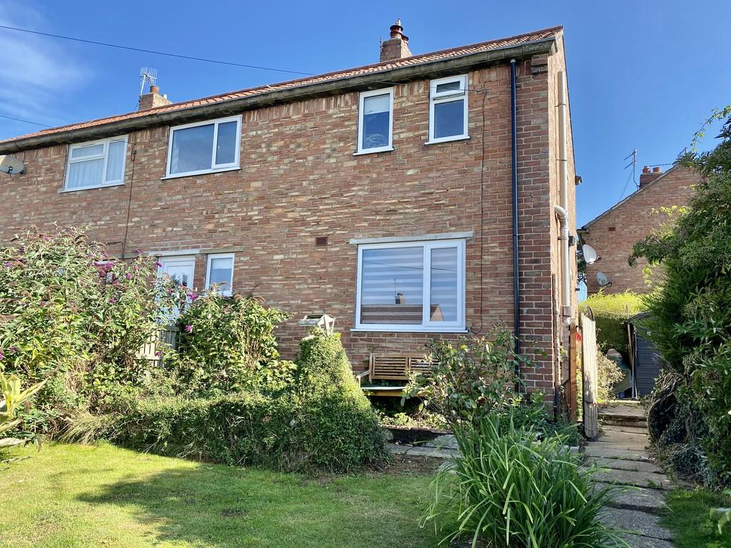 Westway, Eastfield, Scarborough 3 bed semidetached house £170,000