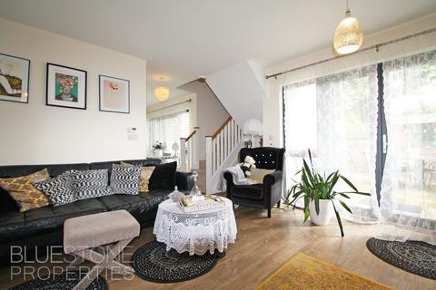 3 bedroom end of terrace house to rent, Cairns Avenue, Streatham