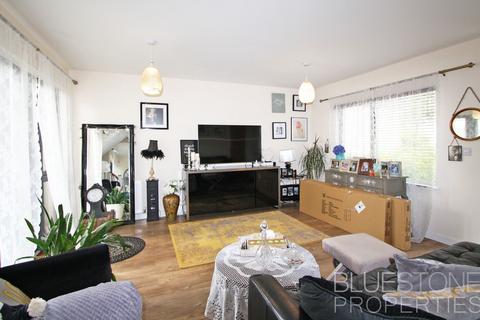 3 bedroom end of terrace house to rent, Cairns Avenue, Streatham