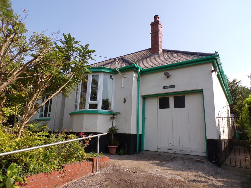 Newport, Barnstaple 3 bed detached bungalow £1,100 pcm (£254 pw)
