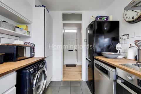 2 bedroom maisonette to rent - Midway House, Manningford Close, London, EC1V