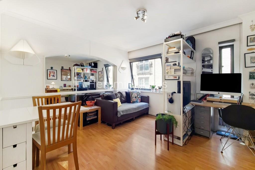 Queens Quay, London, EC4V 1 bed apartment £1,900 pcm (£438 pw)