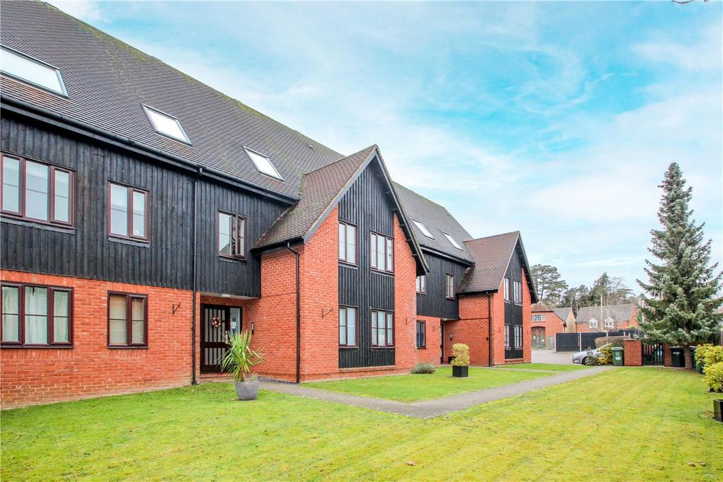 The Barn, Mount Road, St. Albans, Hertfordshire 2 bed flat £1,150 pcm