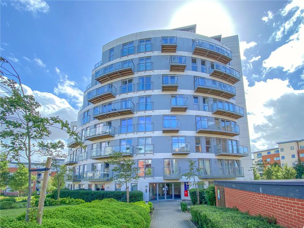 Charrington Place, St. Albans, Hertfordshire 2 bed flat £1,800 pcm (£