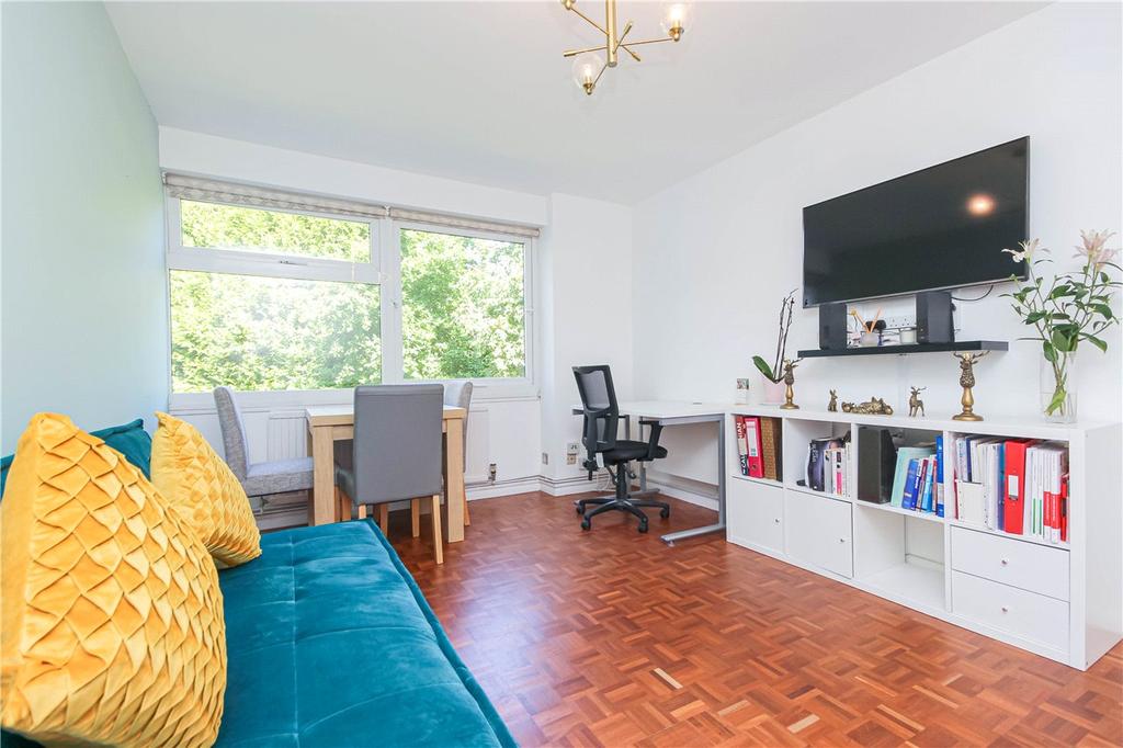 Abbots Park, St. Albans, Hertfordshire 2 bed flat £1,300 pcm (£300 pw)