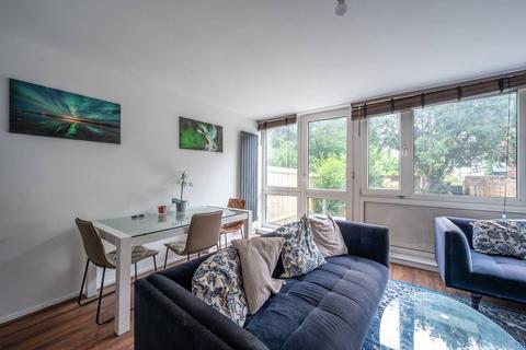 3 bedroom maisonette to rent - Hersham Close, Roehampton, London, SW15