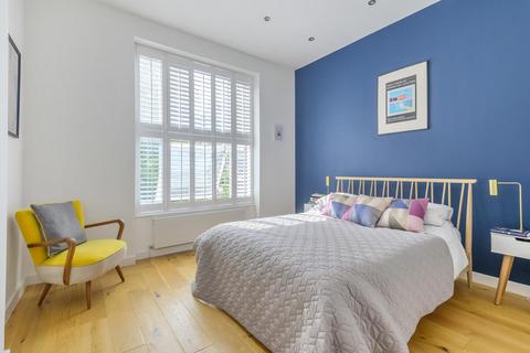 Flat B, 9 Hamlet Road, London, SE19 2AP