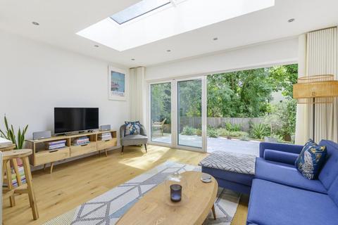 Flat B, 9 Hamlet Road, London, SE19 2AP