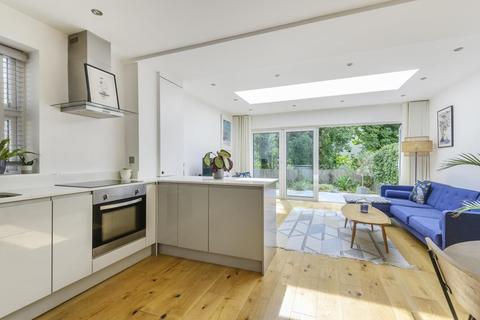 Flat B, 9 Hamlet Road, London, SE19 2AP