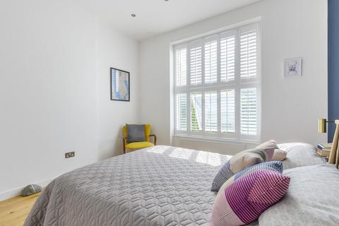 Flat B, 9 Hamlet Road, London, SE19 2AP