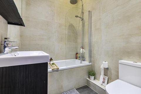Flat B, 9 Hamlet Road, London, SE19 2AP