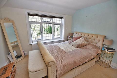 3 bedroom detached house for sale - Penenden Heath Road, Maidstone ME14