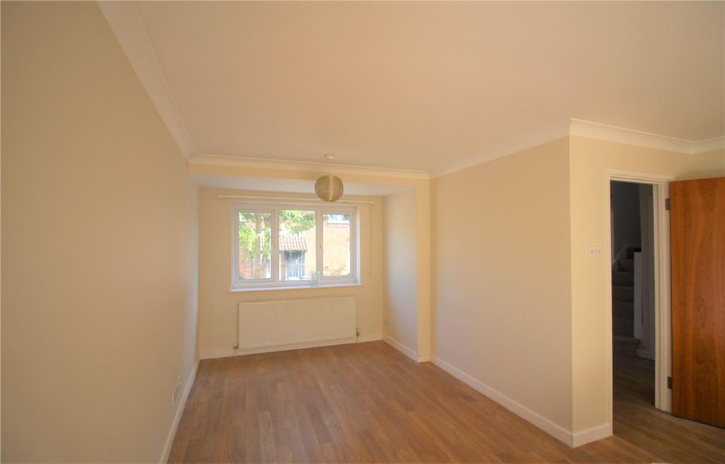 Montague Road, Berkhamsted... 4 bed detached house £2,300 pcm (£531 pw)