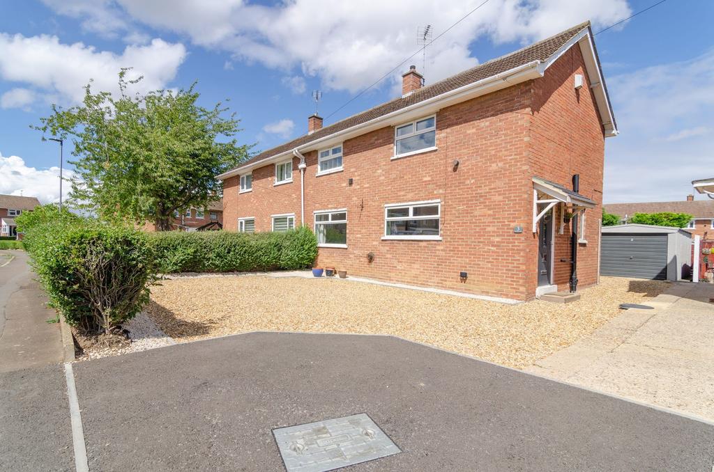 Shamrock Close, Peterborough, PE2 3 bed semidetached house £265,000