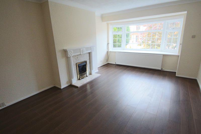 33 Greenvale, Bamford, Rochdale OL11 5QJ 4 bed property £1,200 pcm (£