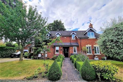 4 bedroom detached house for sale - Church Green, Kingsland, Leominster, Herefordshire, HR6 9AW