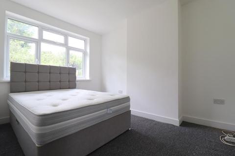 6 bedroom semi-detached house for sale - Cutenhoe Road, South Luton, Luton, Bedfordshire, LU1 3NG