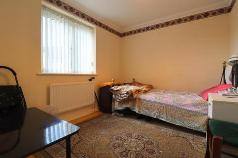 6 bedroom terraced house for sale - Morgan Close, Leagrave, Luton, Bedfordshire, LU4 9GN