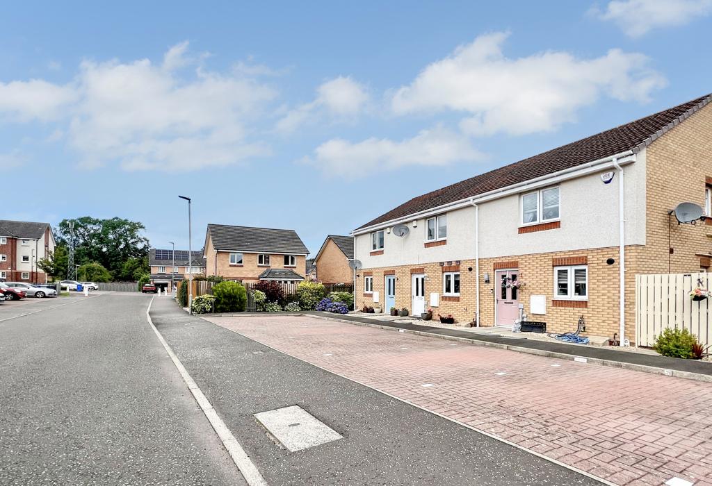 Cooper Gardens, Ferniegair, Lanarkshire 2 bed end of terrace house £