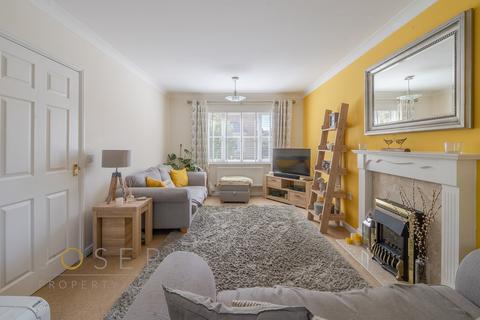 2 Cox Close, Kesgrave, Ipswich, IP5 2DW