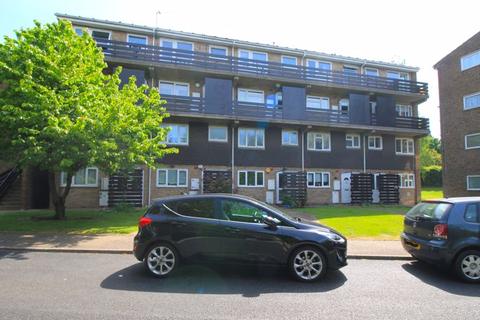 2 bedroom flat to rent - Linton Court, Rise Park Parade, Romford