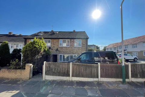 4 bedroom terraced house to rent - Highfield Road, ROMFORD