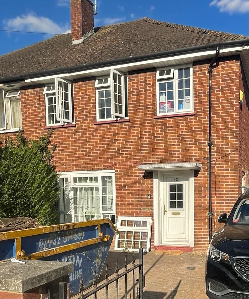 New Peachey Lane,Uxbridge,UB8 3 bed £1,795 pcm (£414 pw)