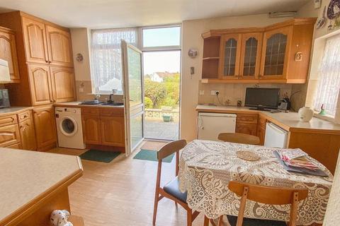 42 Avebury Road, Bristol, BS3 2QG