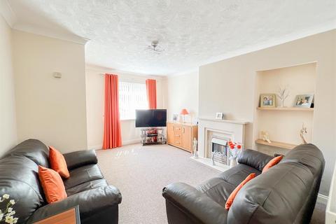 120 Glyn Vale, Bristol, BS3 5JF