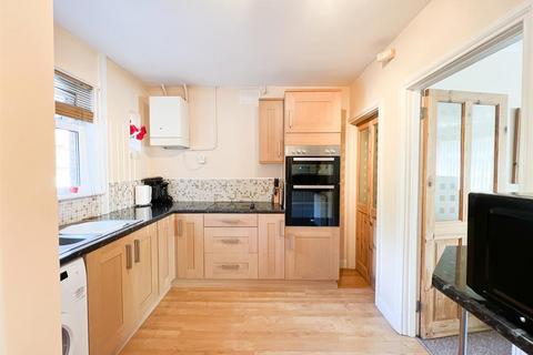 120 Glyn Vale, Bristol, BS3 5JF