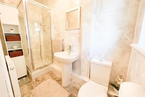 120 Glyn Vale, Bristol, BS3 5JF